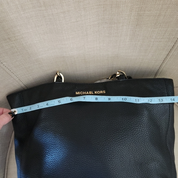 Michael Kors Chain-Link Leather Tote - Picture 15 of 16